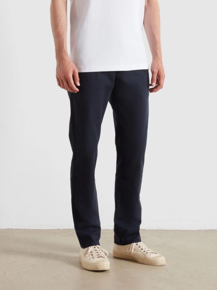 F4BFE052 true navy 412
