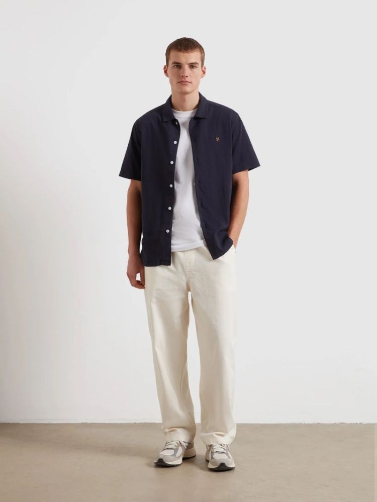 F4WSG011 true navy 412