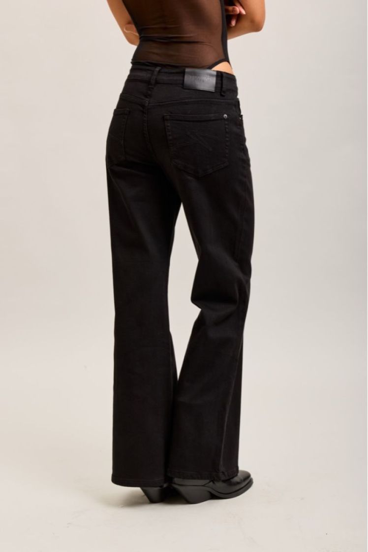L21635 black